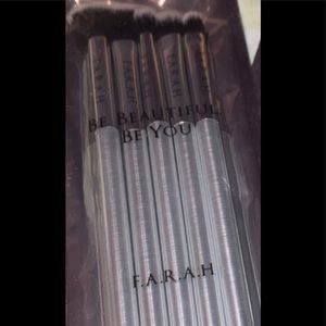 🆕 5 piece Farrah brushes